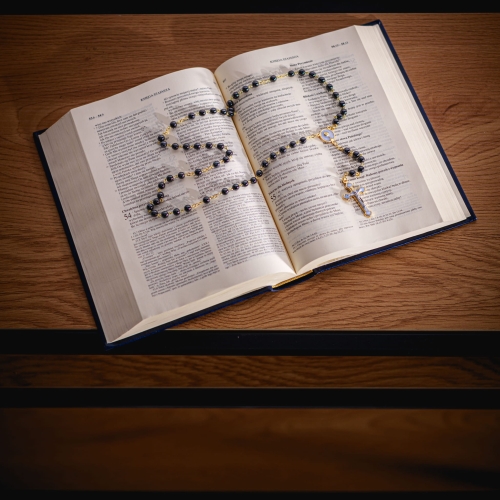 Emalia hematyt Biblia