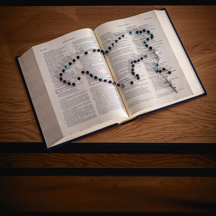 KRYSZTAŁ 6 MM GRANATKA IHS BIBLIA.JPG