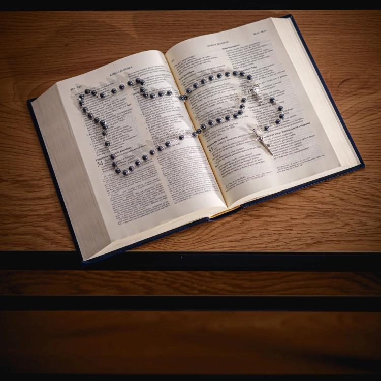 KULKA 6 MM HEMATYT IHS BIBLIA.JPG