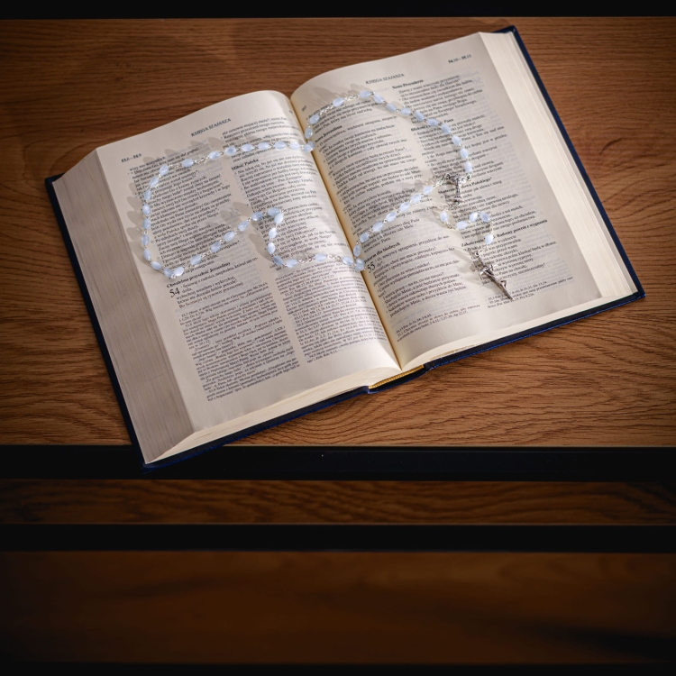 MADRE PERLA NIEBIESKA OVAL BIBLIA.JPG