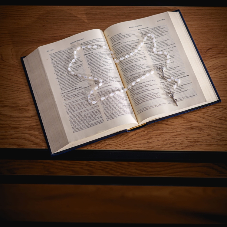 MADRE PERLA OVAL BIAŁA IHS BIBLIA.JPG