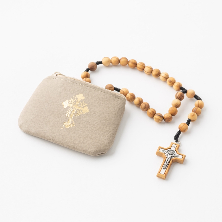 Różaniec z drewna oliwnego 8 mm  na sznurku - Krzyż Św. Benedykt