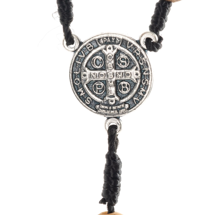 Różaniec z drewna oliwnego 8 mm na sznurku - Krzyż i łącznik Św. Benedykt